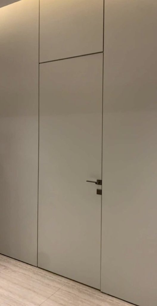 Porte invisible minimaliste sans encadrement apparent