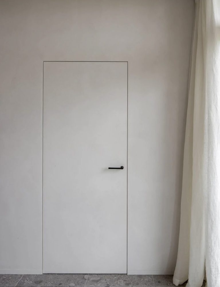 porte invisible intégrée au mur