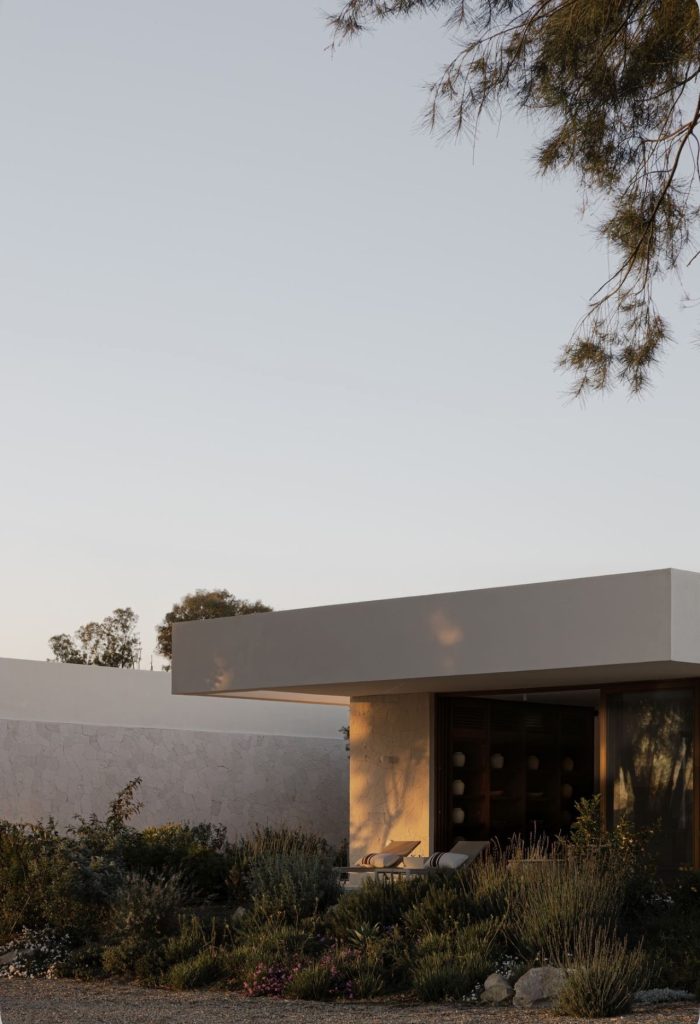 Architecture de maison californienne contemporaine aux lignes épurées