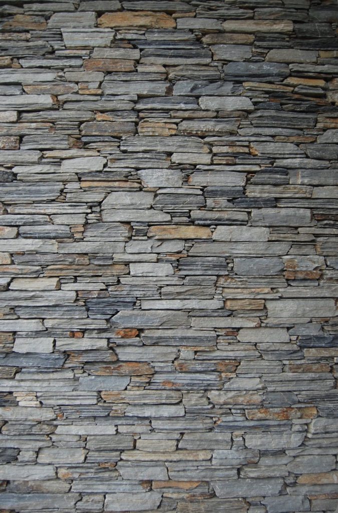 Maison en Corse avec mur en pierre naturelle