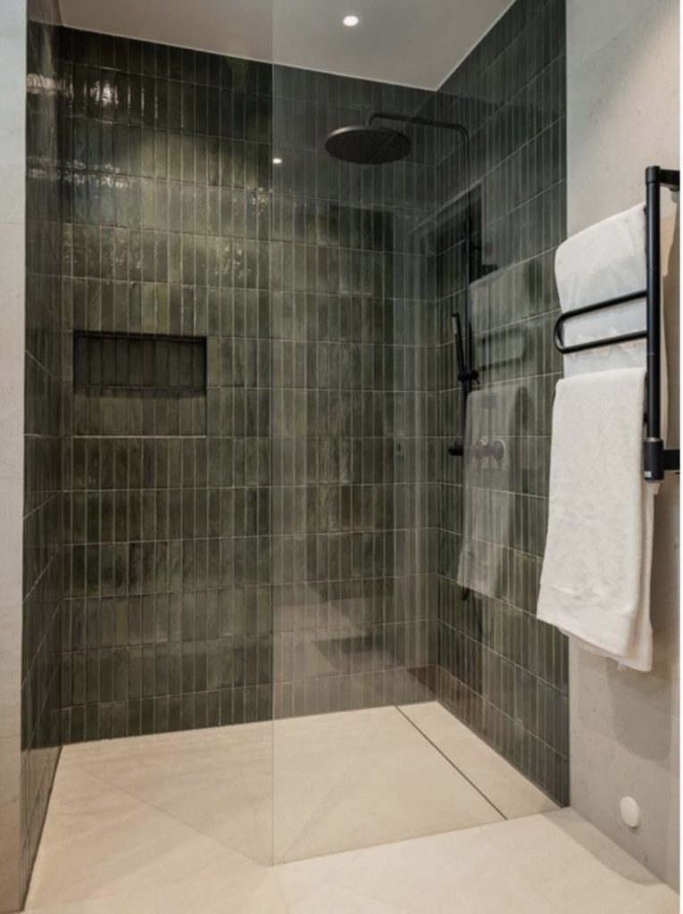 douche en zellige vert