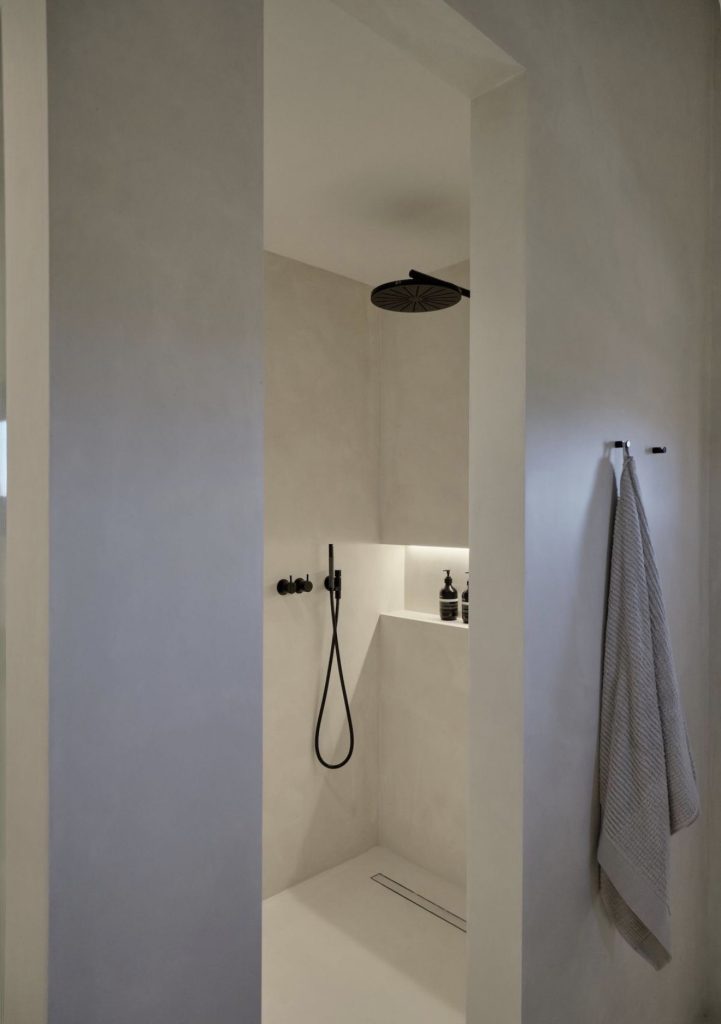 douche beton ciré