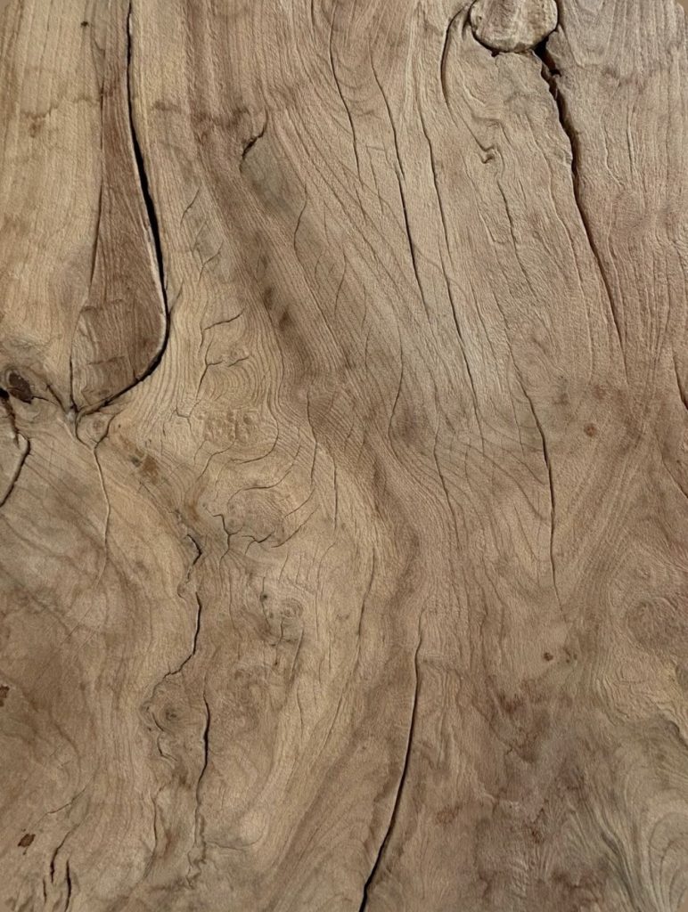 Bois de chêne clair avec veinage naturel