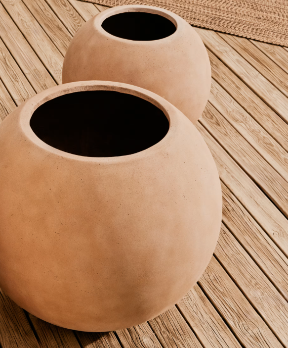 Cache-pots en terre cuite au design minimaliste pour une décoration naturelle