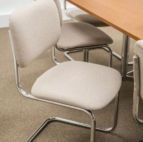 chaise écrue et inox