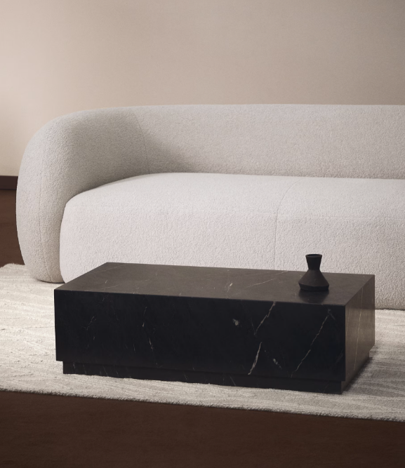 Table basse en marbre noir au design contemporain et minimaliste