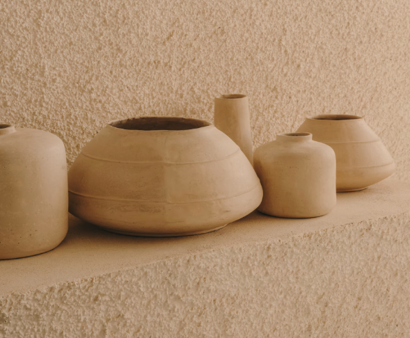 vase en papier maché beige